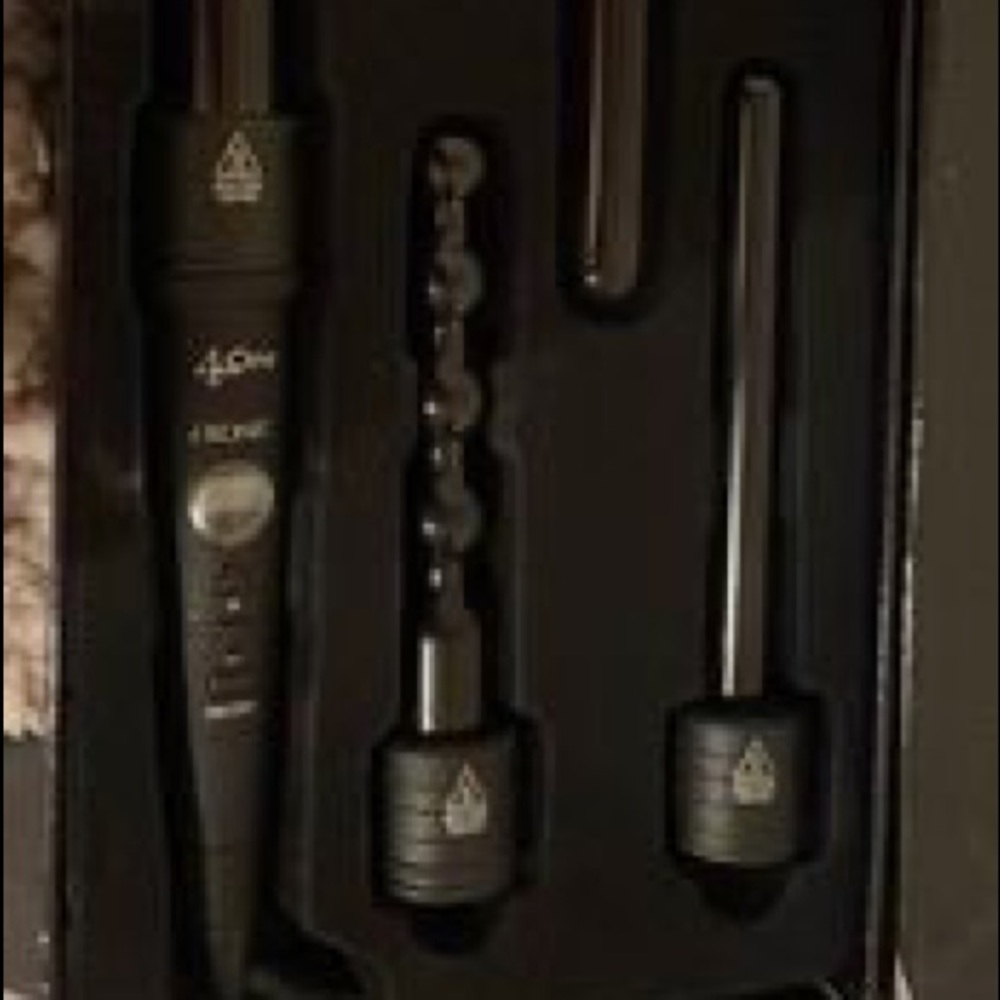 Ikonic clique interchangeable curl wand still in box.